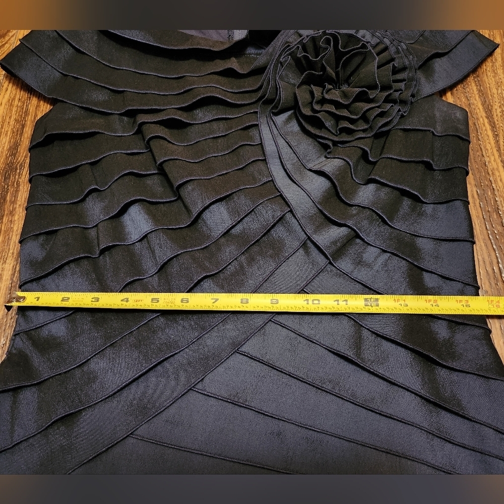 Tadashi Shoji Romantic Dark Blue Tiered Rosette Gown Formal Dress Sz 10 Like New - Picture 11 of 15